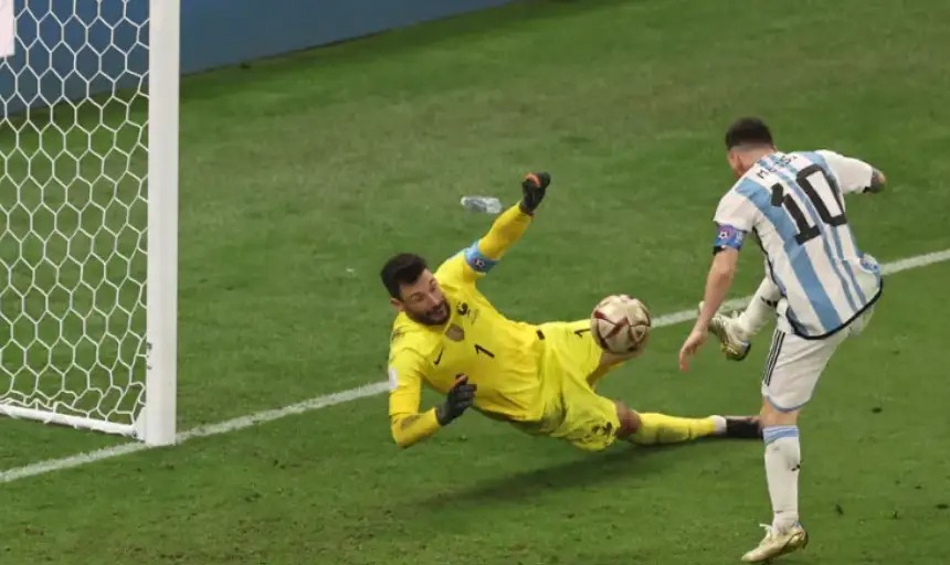 惯用左脚踢球的人比较强?